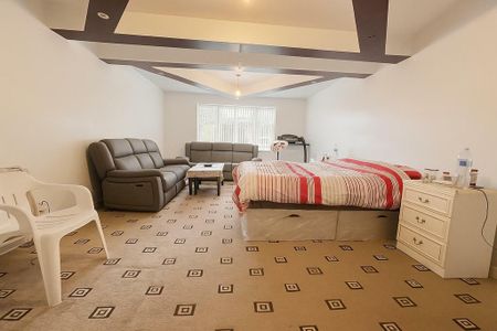 6 bedroom semi-detached house to rent - Photo 5