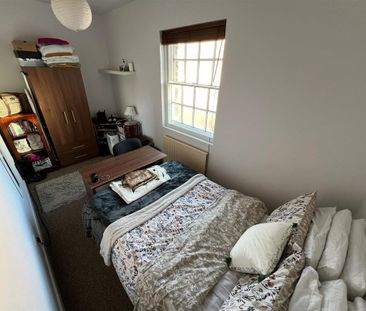 4 bedroom semi-detached house to rent - Photo 6