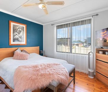 Modern and Vibrant 3 Bedroom Home - Photo 2