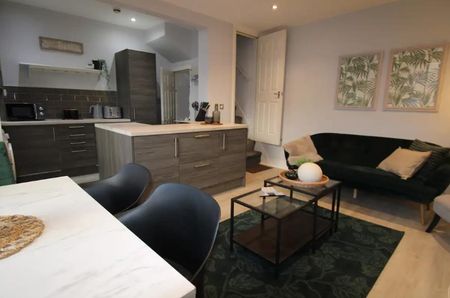 4 Bed Detached House, Martin Terrace, LS4 - Photo 4