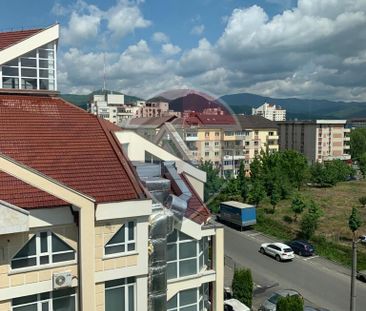 Apartament cu 3 camere de închiriat ultracentral - Fotografie 1