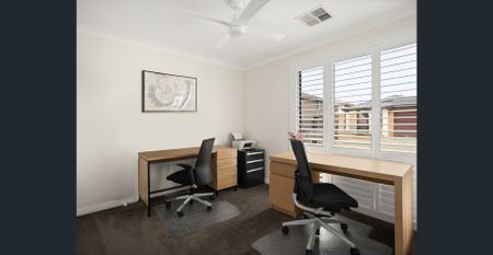 Elegant Family Living in a Tranquil Suburb - Photo 5