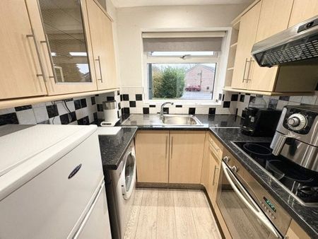 Drake Hall, Westhoughton BL5 - Photo 4