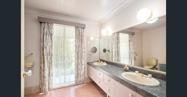 Great Family Home - Photo 1