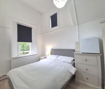 1 bedroom in a flat share to rent - Photo 4