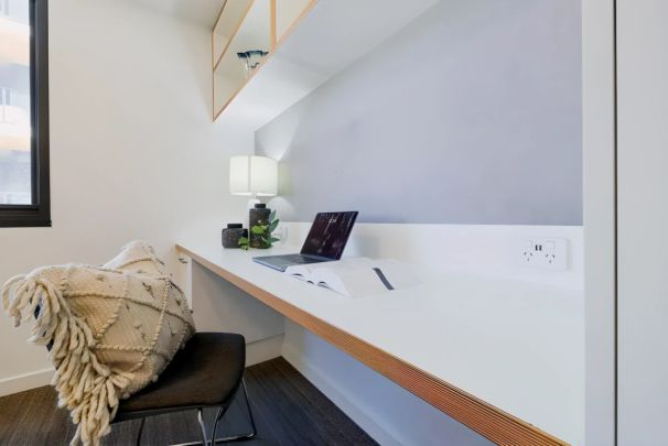 Premier Studio with Double Bed(low floor (Level 1-5)) - Photo 1