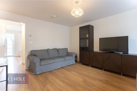 3 bedroom semi-detached house to rent - Photo 2