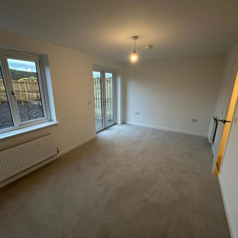 3 bedroom semi-detached house to rent - Photo 1