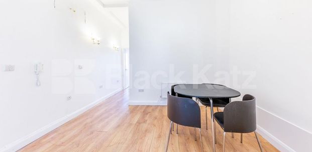 Two double bedrooms in the heart of Camden mins to Regents Park and Tube - Photo 1