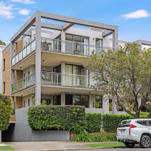Spacious North-East Facing Apartment with Expansive Entertainer's Balcony - Photo 3