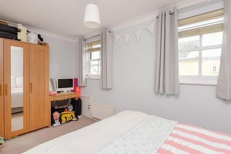 4 bedroom terraced house to rent - Photo 3