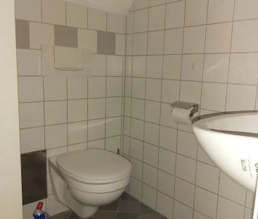 NEU - Zentrale 2-Zimmer-Wohnung mit Küchenblock im 2. Obergeschoß (... - Photo 6