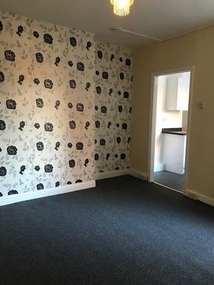 2 bedroom ground floor flat to rent - Photo 1