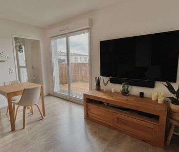 A LOUER - T2 + BALCON + 2 PARKINGS - Photo 3