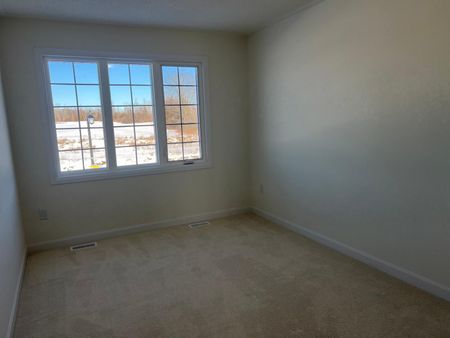 For Lease - 85 Royal Oak Crescent, Loyalist, Ontario - Photo 4