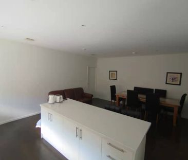 Malvern East - Photo 1