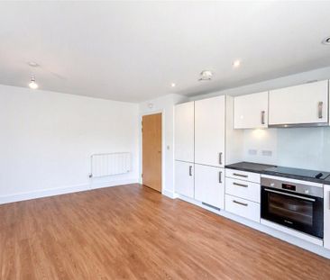 Well presented and modern one-bedroom ground floor apartment, situa... - Photo 3
