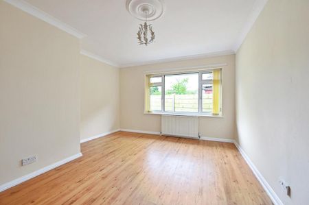 2 bedroom detached bungalow to rent - Photo 2