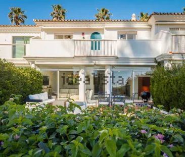 Alquiler de chalet adosado en Guadalmina Baja - Photo 1