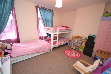 3 bed Mid Terraced House for Rent - Photo 4