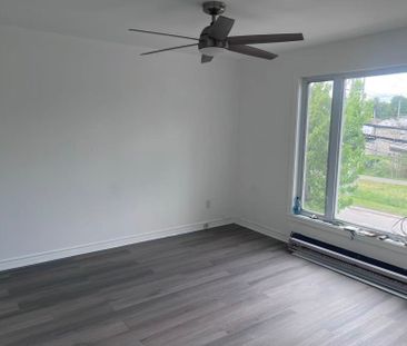 643 Rue Melançon Saint-Jérôme, QC J7Z - Photo 1