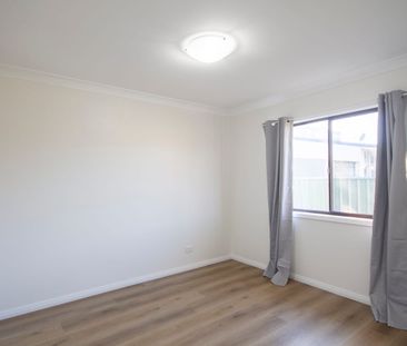 Living in the Heart of Long Jetty - Photo 2