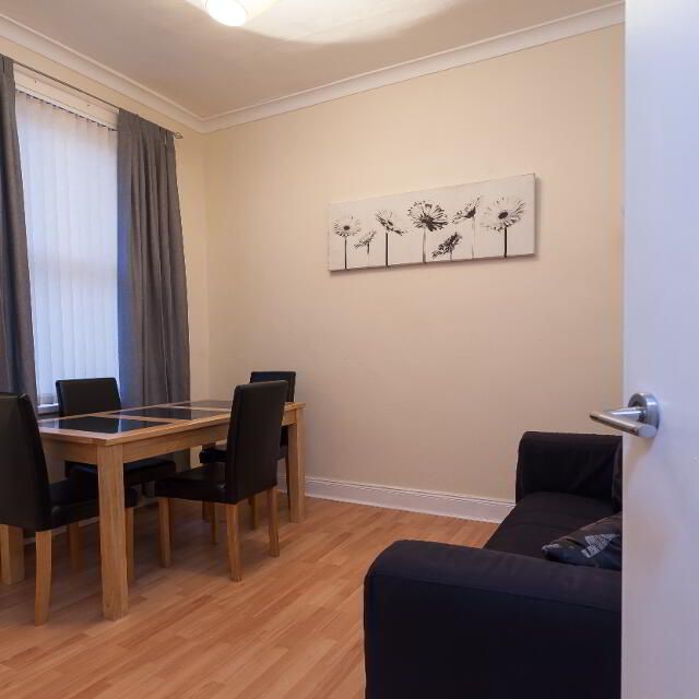 Room 4, 21 Willowbank Gardens, North Belfast, Belfast, BT15 5AH - Photo 1