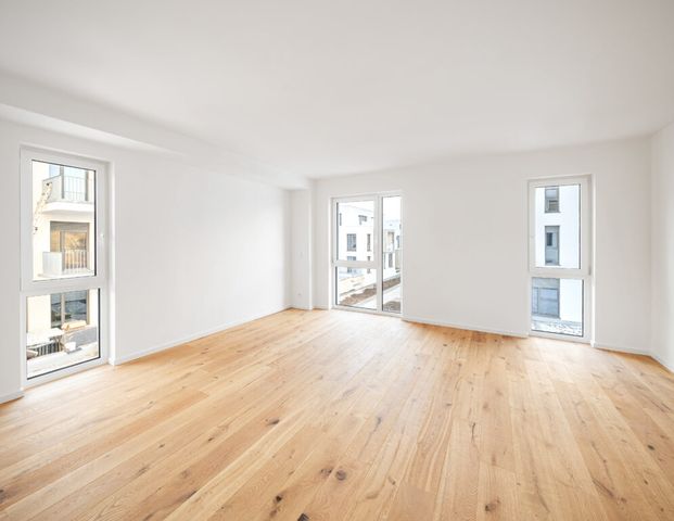 Wohnen an der Elbe: Geräumige 4-Zimmer Wohnung mit 2 Bädern und einer Terrasse! - Photo 1