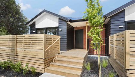 Great location - Quiet Street - RENT SPECIAL - Photo 3