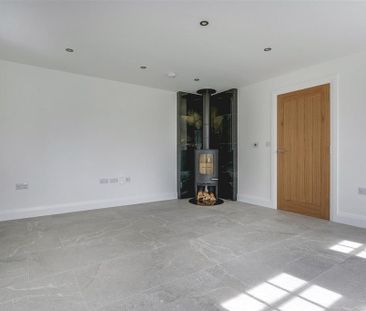 4 bedroom link detached house to rent - Photo 2