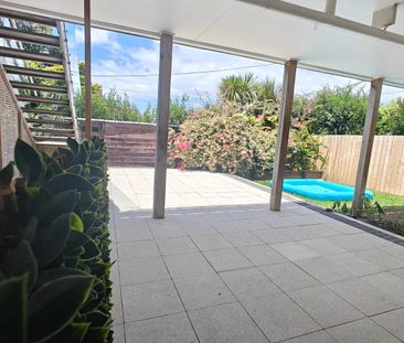 Property Management111A East Coast Road, Castor Bay - House for Rent - Photo 3