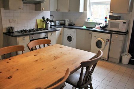 3 bedroom terraced house to rent - Photo 4