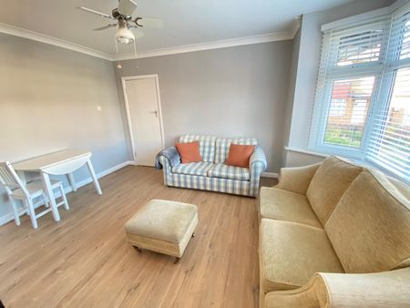 2 bed Terraced House To Let - Photo 3