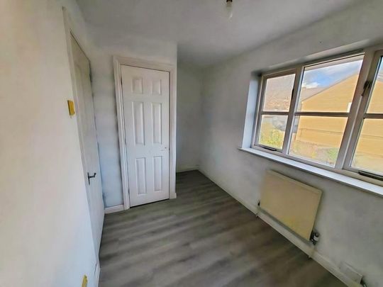 2 bedroom end of terrace house to rent - Photo 1