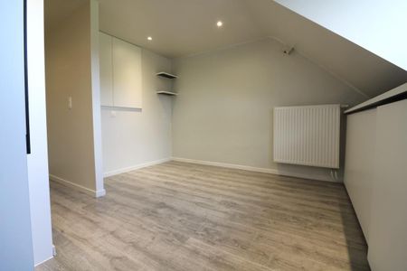 Volledig gerenoveerde woning met 2 slpk, tuin met terras voor 935 EUR/mnd - Photo 2