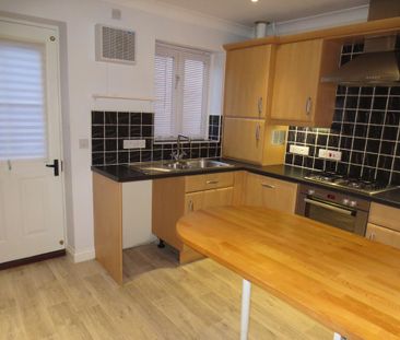 2 bedroom semi-detached house to rent - Photo 5