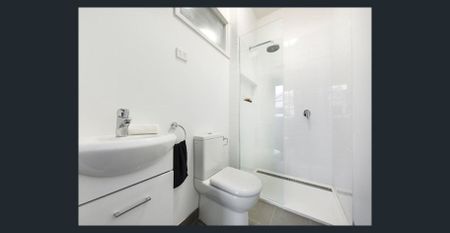 Light-Filled Two-Storey Gem in an Unbeatable Collingwood Location - Photo 4