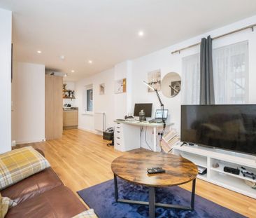 John Thornycroft Road, Southampton - Photo 1