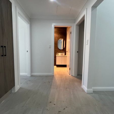 3-bedroom, 1-bathroom terrace home, ideally situated in a highly sought-after neighborhood renowned for its convenience and a - Photo 4