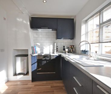 2 bedroom semi-detached house to rent - Photo 5