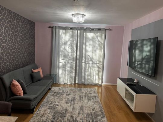 1 Bed Flat, Stillwater Drive, M11 - Photo 1