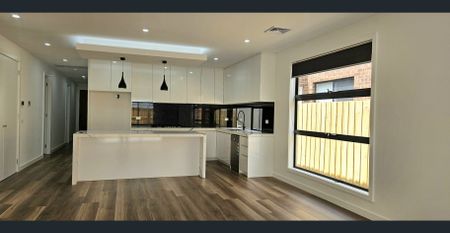 Dual Master Bedrooms with Ensuites – Wollert - Photo 5