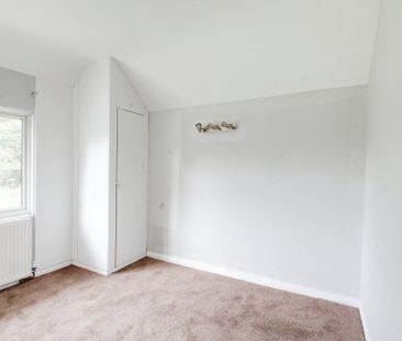 5 bed detached house to rent in Syke Cluan, Richings Park, SL0 - Photo 2