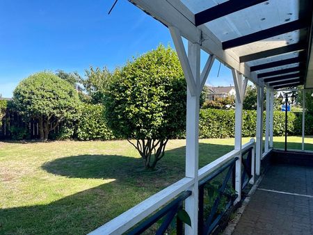 Large 4 bed home with bonus large rumpus room - Photo 3