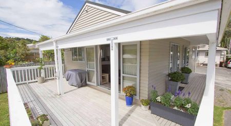 Sunny Titrangi 3 bedroom on Atkinson Rd - Photo 3