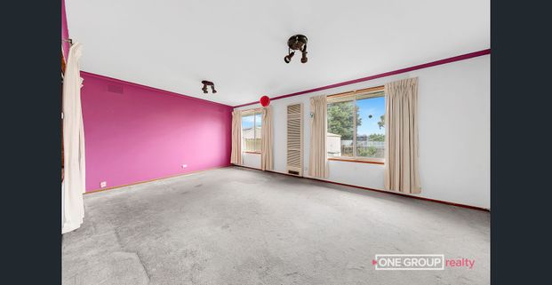 Convenient 3-Bedroom Family Home – Close to Schools, Shops & Transport - Photo 1