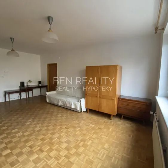 Pronájem - prostorný byt 4+1 Dřevnická, Zlín Příluky - žádaná klidná lokalita - Fotografie 1