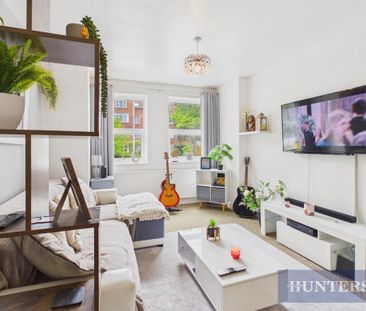 2 bedroom flat to rent - Photo 2