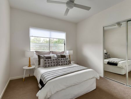 MODERN TWO BEDROOM UNIT HANDY TO BROOKESIDE! - Photo 3