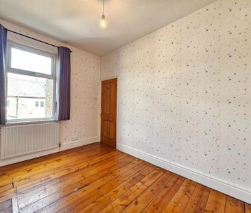 2 bedroom end of terrace house to rent - Photo 2